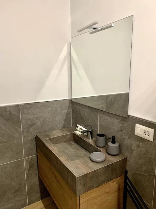 Appartamento Con Terrazzo Sui Tetti Milanesi Экстерьер фото